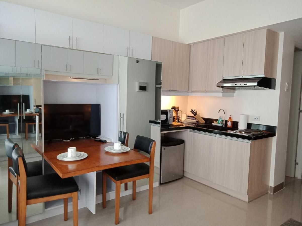 Mabolo Garden Flat A6 With Free Rooftop Pool Cebu Екстериор снимка