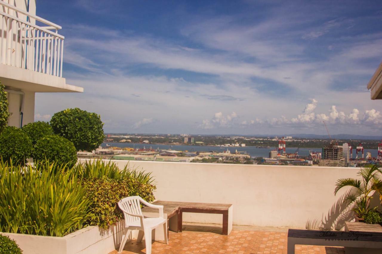 Mabolo Garden Flat A6 With Free Rooftop Pool Cebu Екстериор снимка
